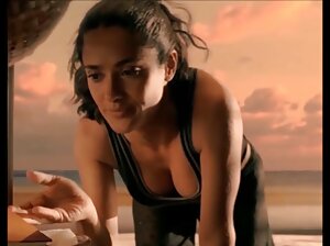 الأب يستحم ابنته ويطلب فيدو سكسي اجنبي منها أن تأكل تشويه