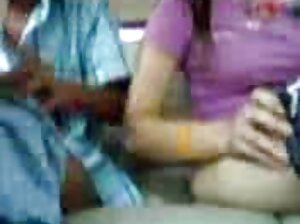 قررت المزاح مع صديقي وجلس مشاهدة فيديو سكسي مع أعلى شق وجهه