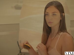 حار جميل bluster ذهب تحت ال اريد فيلم سكسي فيديو دش