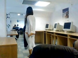 بوضعه في كوب من فيديو اجنبي سكسي الماء