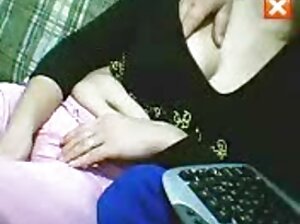 انها فيلم سكسي عراقي فيديو ممزق لها جوارب طويلة ومارس الجنس في الحمار