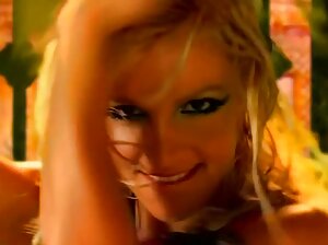 وقحة من السيارة المسار تمتص فيديوهات سكس حيوانات